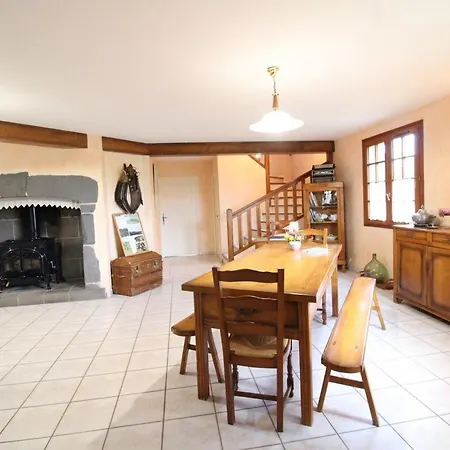 Maison Avec Cheminee Et Grand Jardin Pres De Salers Et Mauriac - Fr-1-742-542 Semesterbostad
