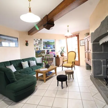 Semesterbostad Maison Avec Cheminee Et Grand Jardin Pres De Salers Et Mauriac - Fr-1-742-542