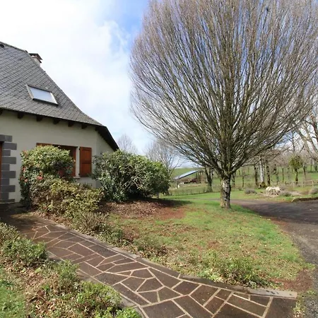 Maison Avec Cheminee Et Grand Jardin Pres De Salers Et Mauriac - Fr-1-742-542